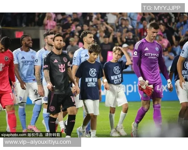 老队友重聚德米凯利斯与马斯切拉诺在迈阿密国际温情合影